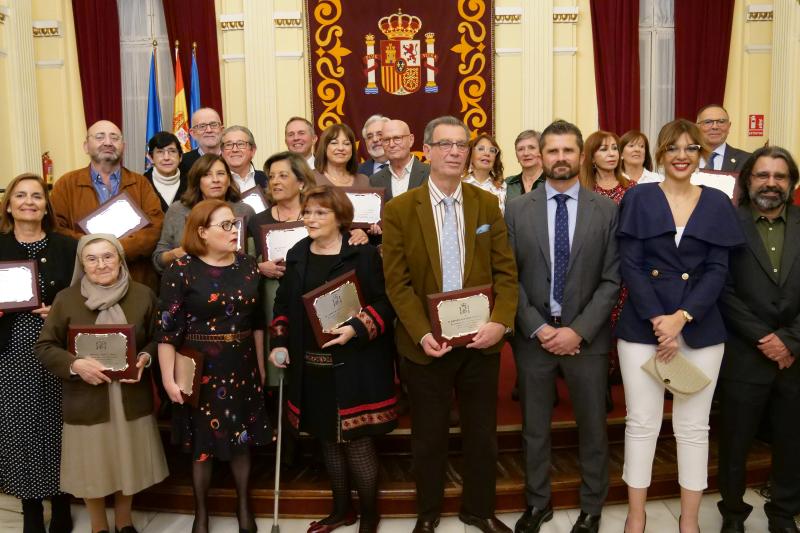 Omenaldia irakaskuntzako 34 profesionalei eta irakasle ez diren langileei, erretiroa dela eta, “lan-bizitza oso baterako”