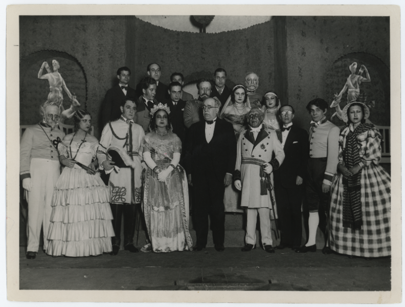 Azaña en el teatro Goya con Margarita Xirgu Azaña en el teatro Goya con Margarita Xirgu