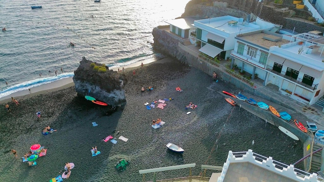 Playa Chica Puerto Naos berriro irekitzea