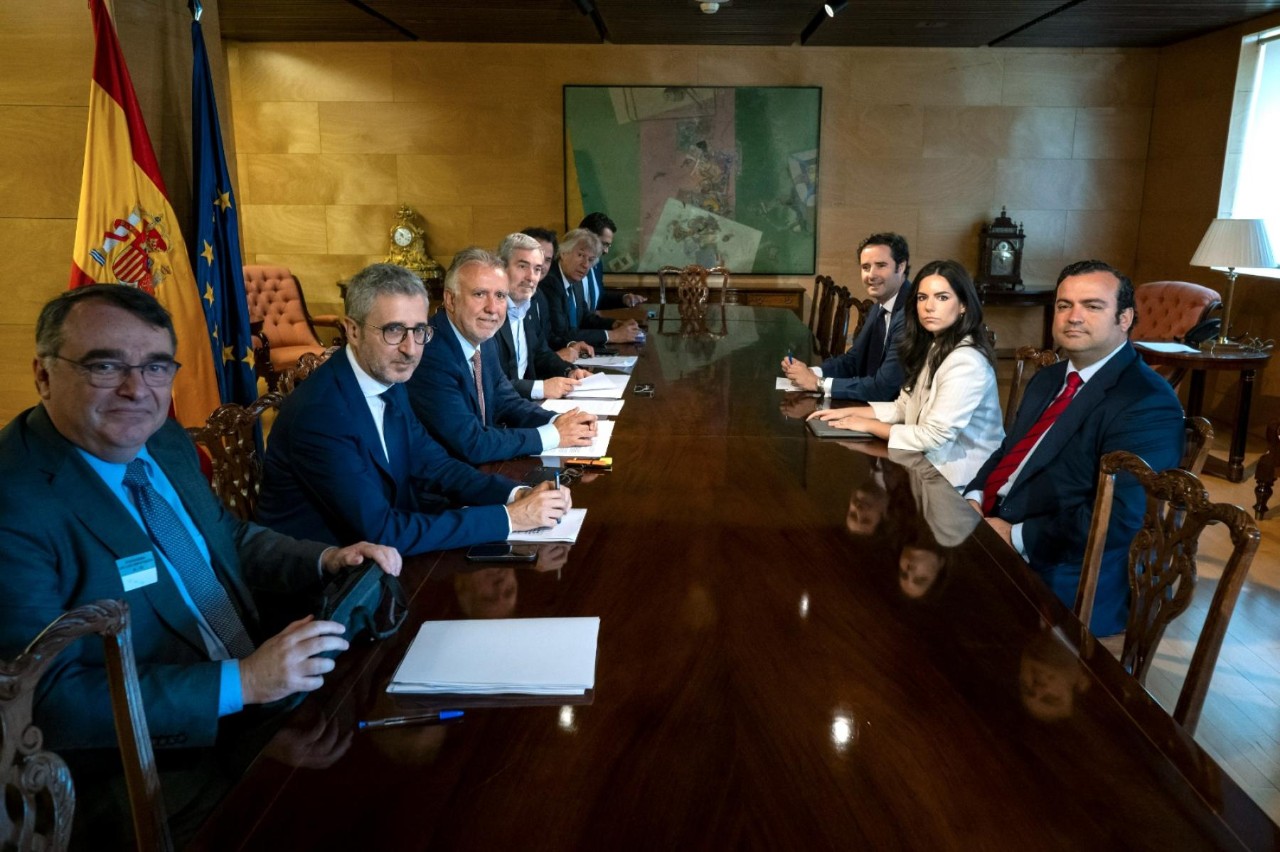 Kongresuko talde parlamentarioekin bilerak