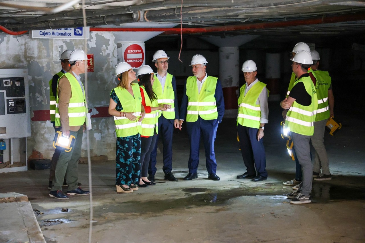 Visita al garaje subterráneo de la Plaza Mayor de Catarroja Constancio Allende Sanchoren gorpuzkiak familiari eman