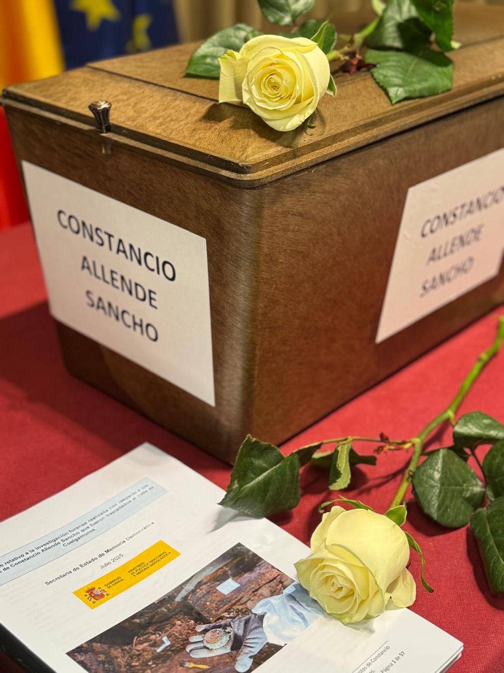 Entrega a la familia de los restos de Constancio Allende Sancho Entrega a la familia de los restos de Constancio Allende Sancho