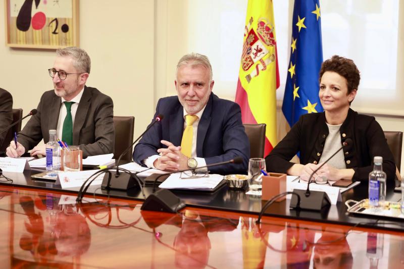 Ángel Víctor Torres lehen aldiz bildu da Gobernuak autonomia-erkidegoetan eta hirietan dituen ordezkariekin