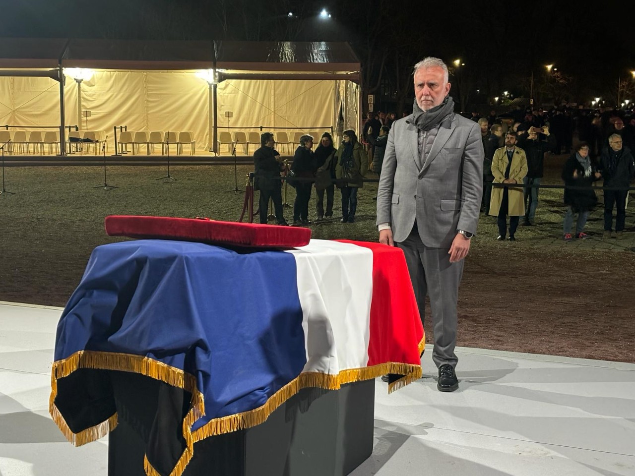 Ángel Víctor Torresek Celestino Alfonso espainiarra omendu du Parisen, “haren izena Parisko Gizon Ospetsuen Panteoian agertuko da, borrokalari eta askatasunaren defendatzaile gisa”
