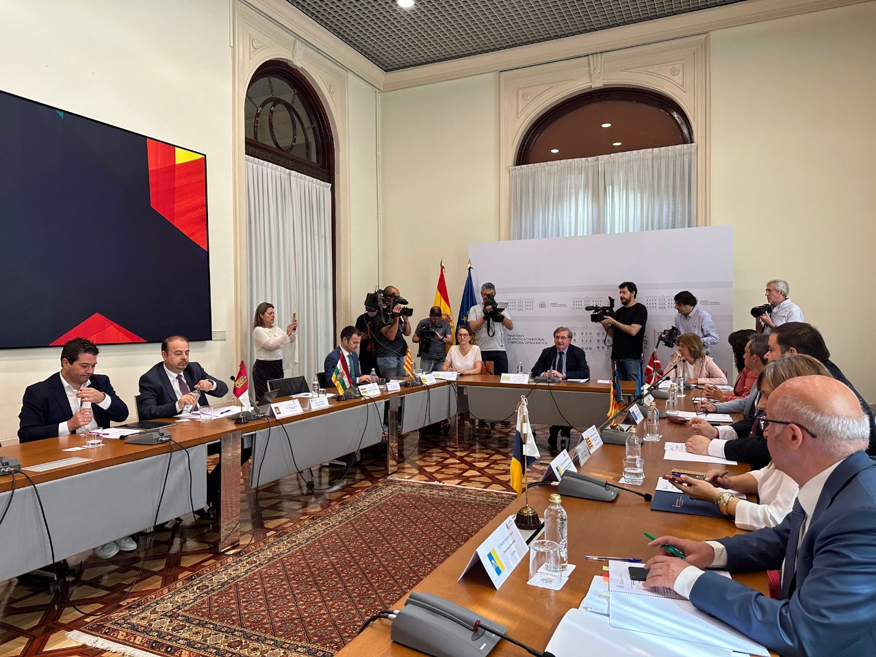 Gobernuak 3 milioi euro banatu dizkie autonomia erkidegoei Memoria Demokratikorako