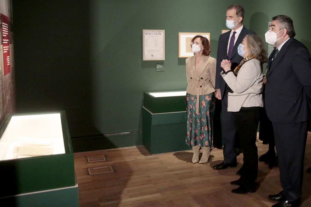 El rey inaugura la exposicion sobre Azaña. Pool Moncloa/J. M. Cuadrado. Biblioteca Nacional, Madrid