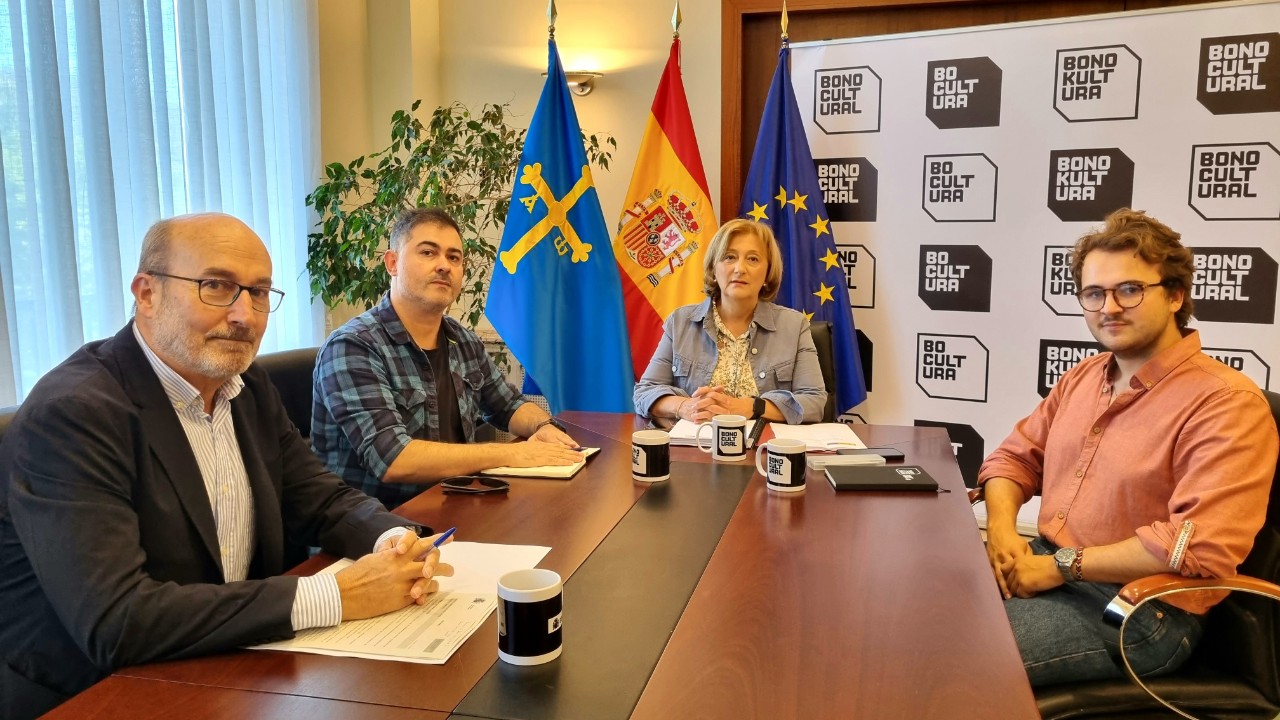 Delia Losa anima aos 8.300 nados en 2005 en Asturias a solicitar ao Bono Cultural Joven