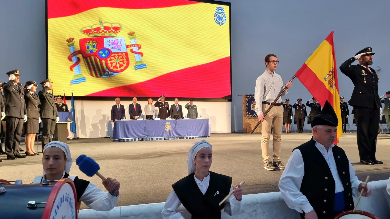 La delegada do Goberno participa no acto polo Día da Policía Nacional