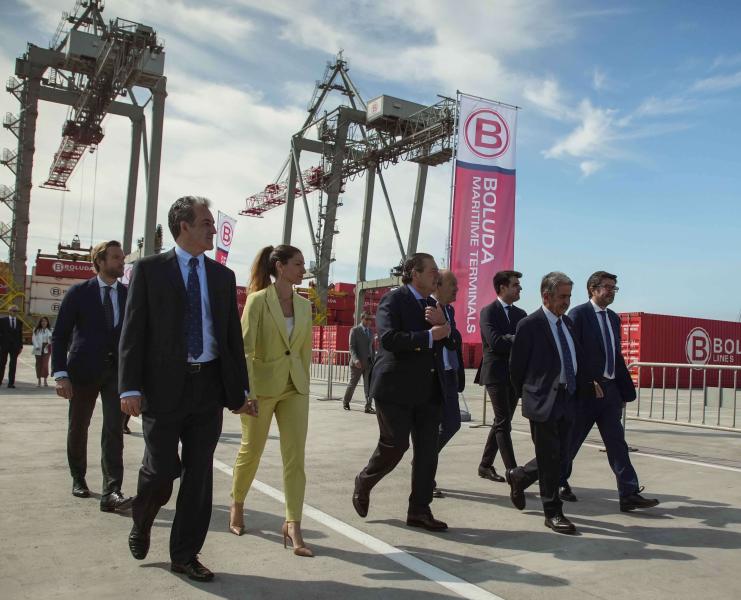 Quiñones destaca que a nova terminal de colectores “é o paso definitivo para a modernización e o impulso” do Porto de Santander
