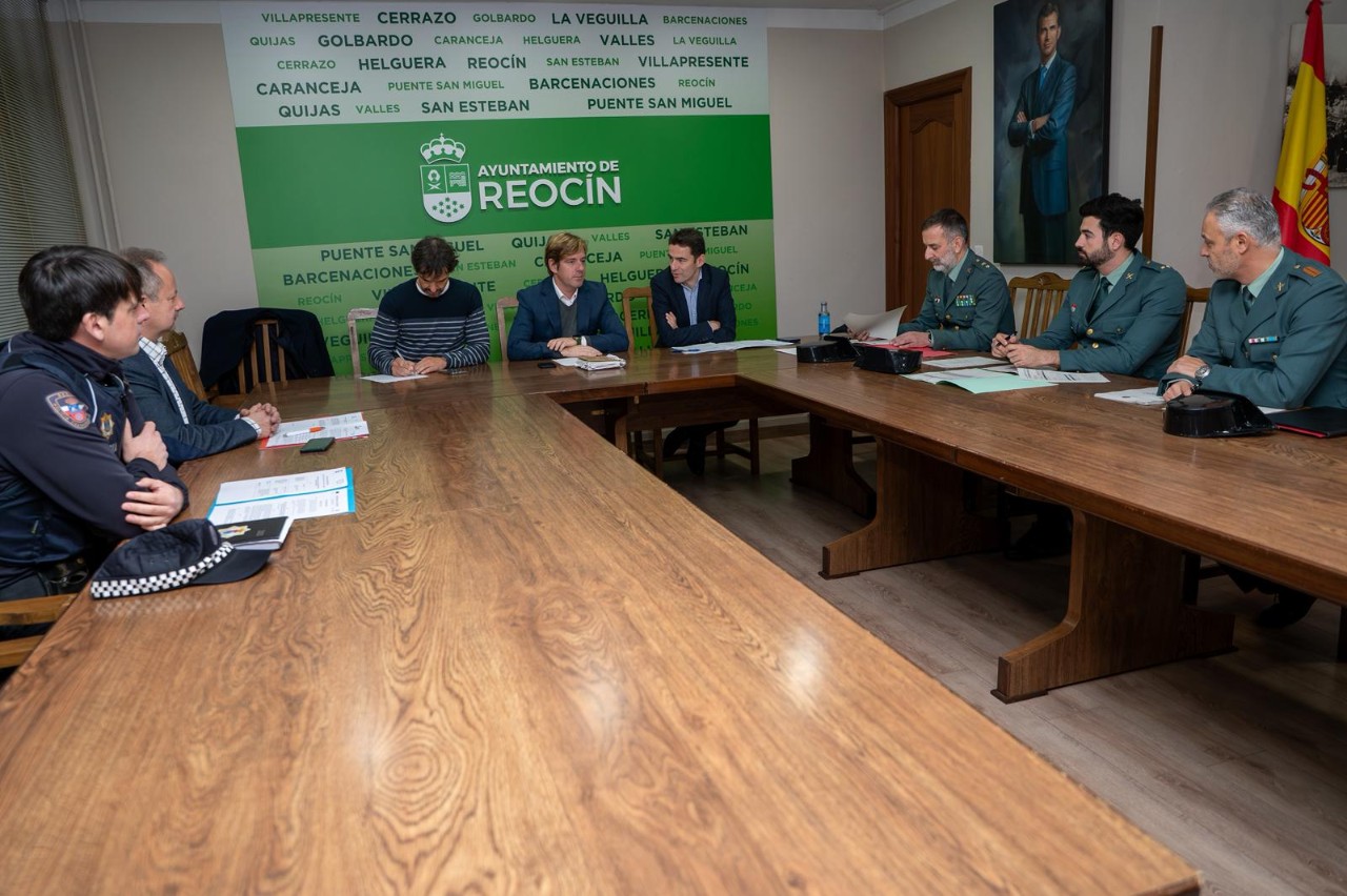 Fotografía dos participantes na reunión