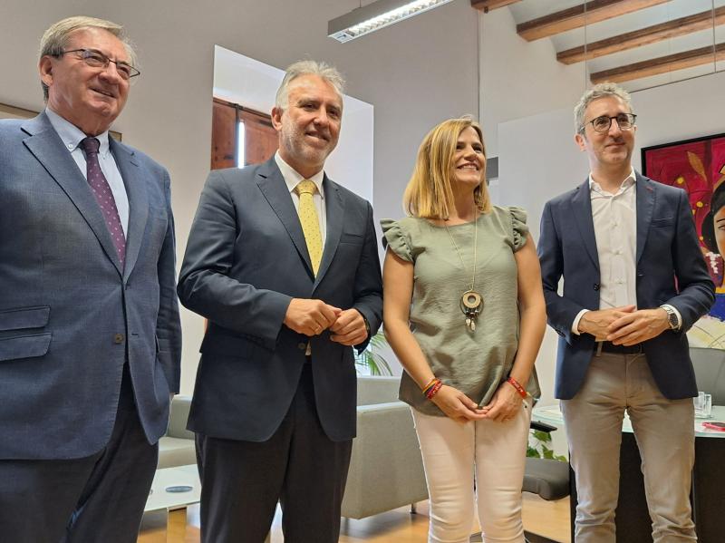 Reunión delegada do Goberno con ministro de Política Territorial