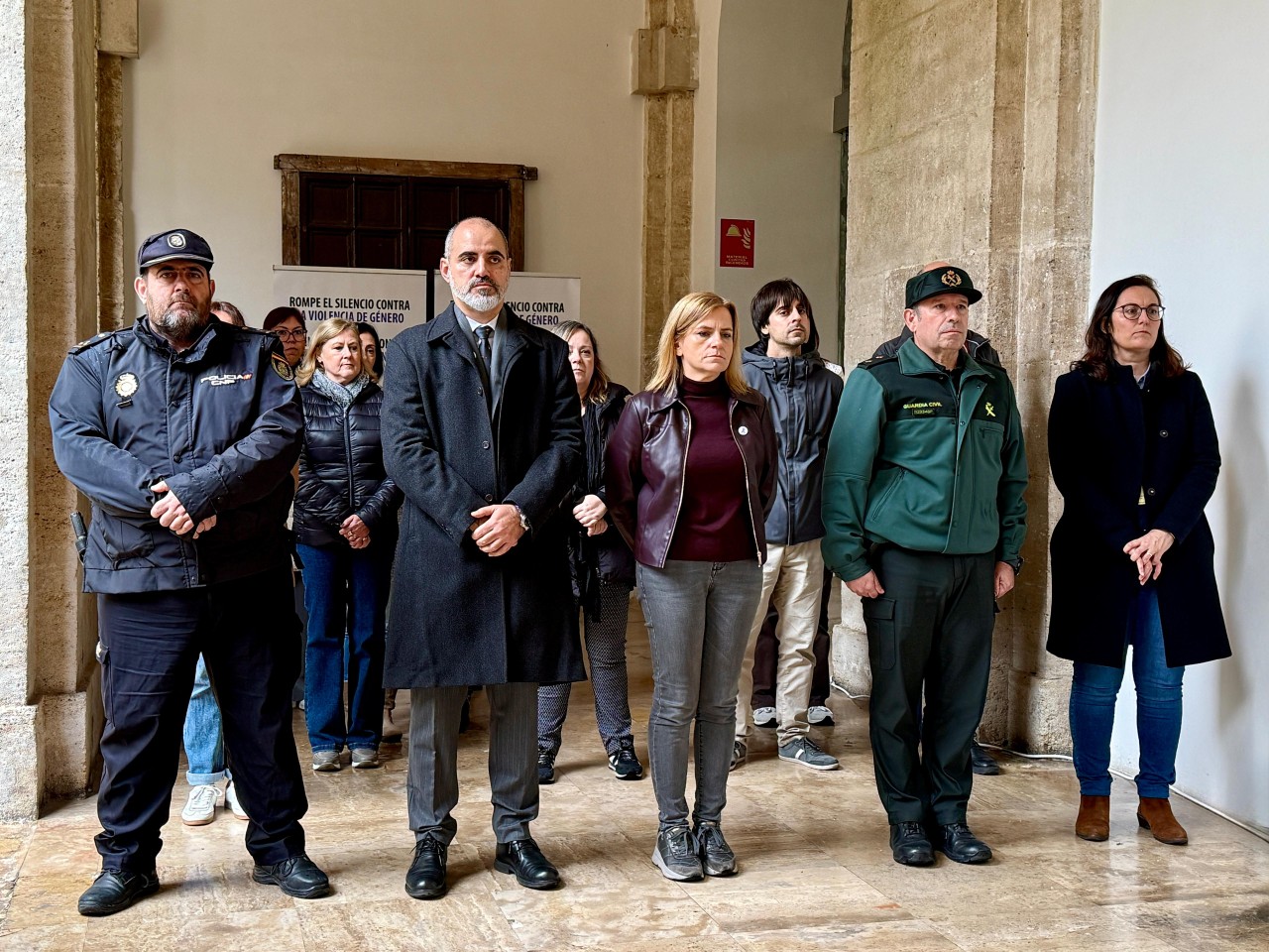 Minuto de silencio en condena polas dúas últimas vítimas mortais de violencia machista confirmadas pola Delegación do Goberno contra a violencia de xénero