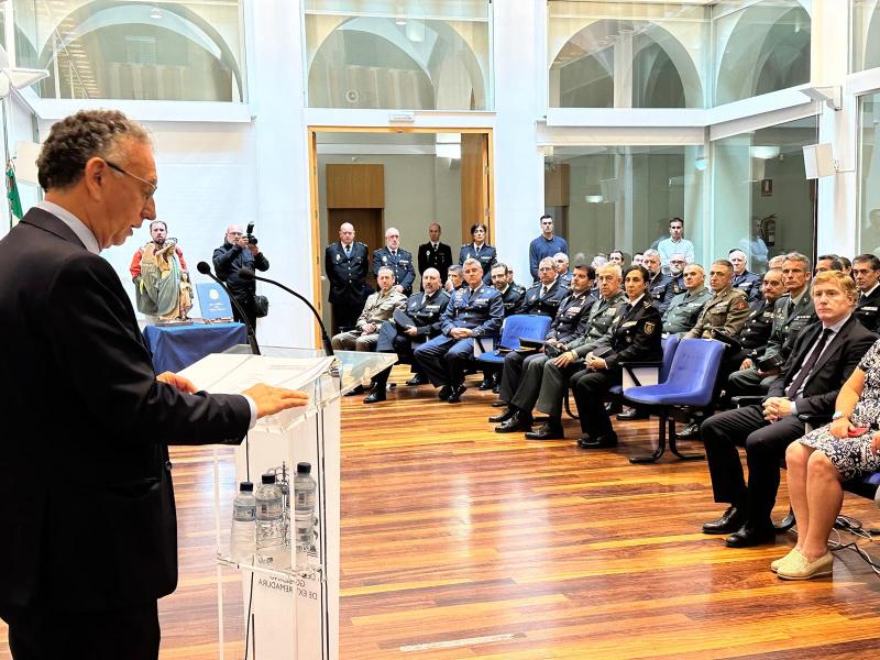 O delegado do Goberno rende homenaxe aos policías nacionais que deron a súa vida pola liberdade e a seguridade do noso país