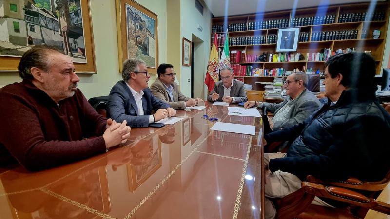 Quintana reúnese con Pymecon para dar a coñecer proxectos do Goberno de España no sector da construción en Estremadura
