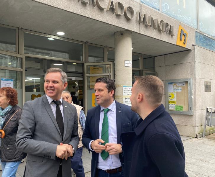 José Miñones constata en Boiro o estímulo do Goberno ao comercio local de Galicia, cun investimento de máis de 237.000 euros para dinamizar o centro comercial aberto da vila