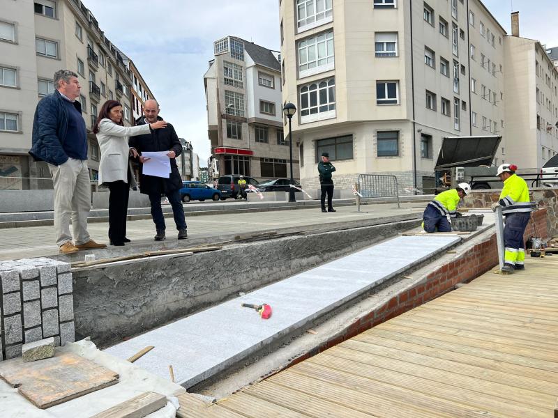 La subdelegada pon en valor en Burela o novo acceso que o Goberno executa na praia de Ou Portelo para persoas con mobilidade reducida
