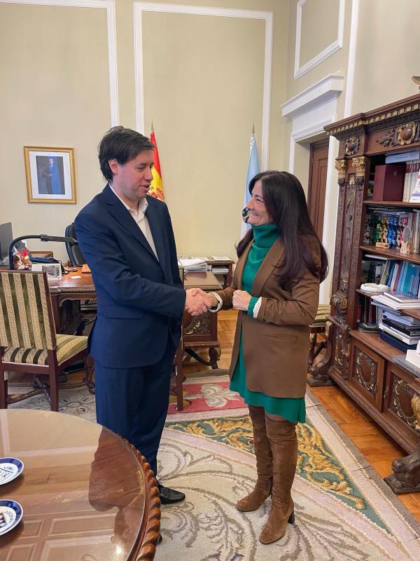 Isabel Rodríguez recibe ao novo xefe provincial de Tráfico, Alberto Rodríguez Fernández, que colle a substitución na dirección da DXT de Lugo