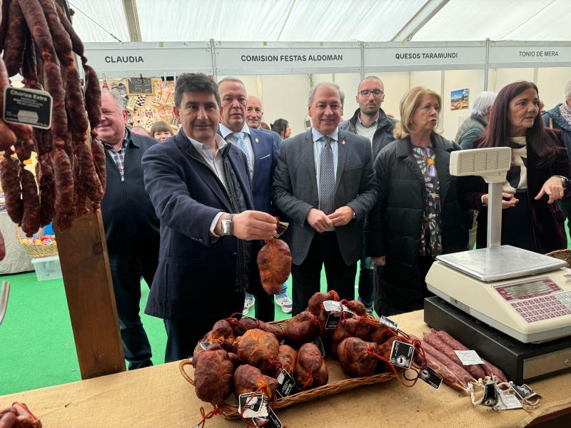 Pedro Blanco destaca na Feira do Butelo da Fonsagrada a calidade gastronómica dos produtos locais como revulsivo económico e reclamo turístico nun rural vivo e con futuro