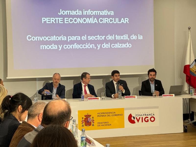 El comisionado do PERCHE de Economía Circular detalla ás empresas do téxtil de Galicia a liña de axudas do Goberno para impulsar a sustentabilidade e a circularidad no sector
