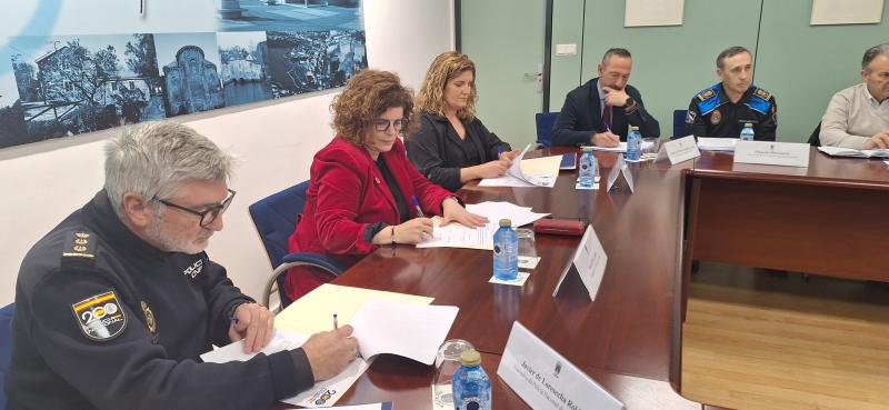 María Rivas firma coa alcaldesa de Narón o protocolo de adhesión ao sistema VioGen para a protección das mulleres vítimas de violencia de xénero
