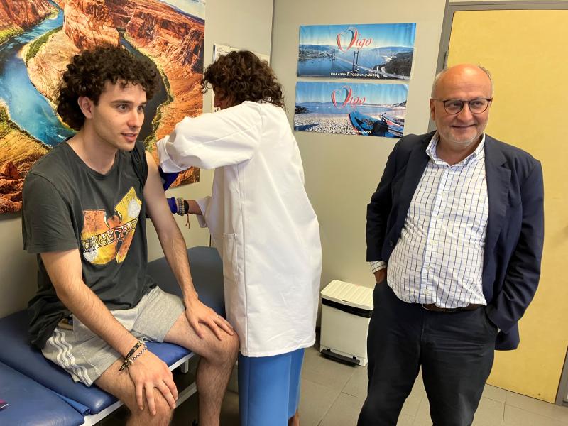 Abel Losada destaca o traballo do Centro de Vacinación Internacional, que atende a máis de 3.500 persoas viaxeiras ao ano
