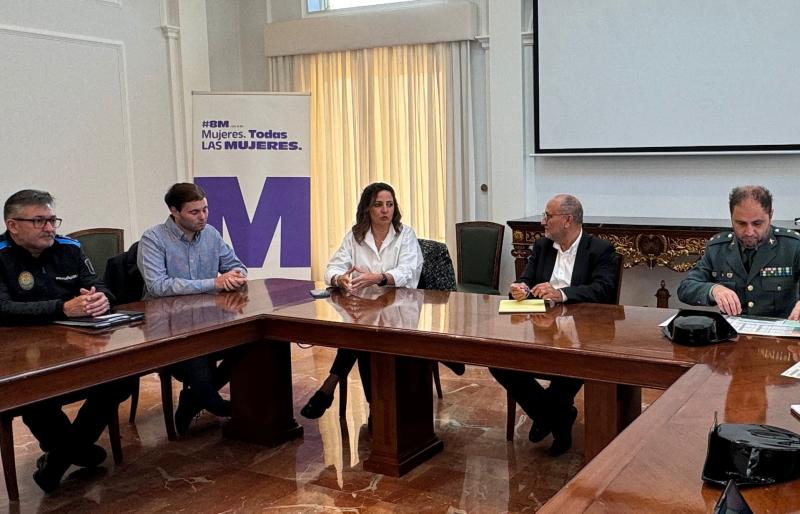 Abel Losada informa o Concello de Tomiño sobre programar “A Administración Preto de Ti”