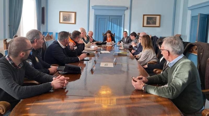 La subdelegada do Goberno en Lugo,  Isabel Rodríguez, presidiu a xunta local de seguridade na que se concretou o dispositivo que velará pola seguridade con motivo da proba deportiva de ciclismo “Ou Gran Camiño”