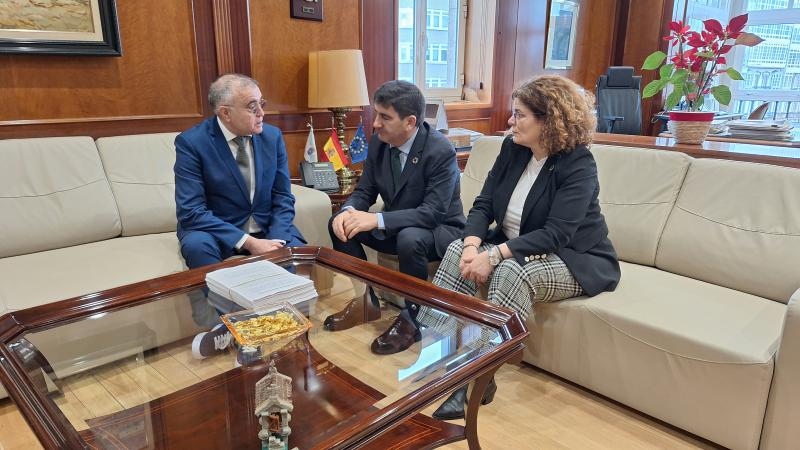 Pedro Blanco escoita aos representantes da Plataforma Veciñal “Santa Marta Segura” e as súas inquietudes sobre este barrio compostelán