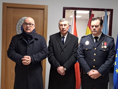 Imagen do subdelegado do Goberno en Ourense xunto á Policía Local dO Barco de Valdeorras
