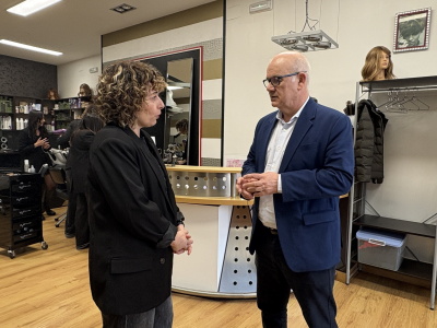 Eladio Santos, con Ana Novoa, xerente de Chusanas Estilistas