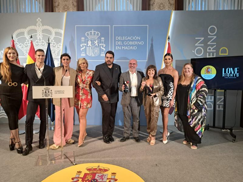 A Delegación do Goberno recibe a distinción de Love Rights pola súa loita pola diversidade