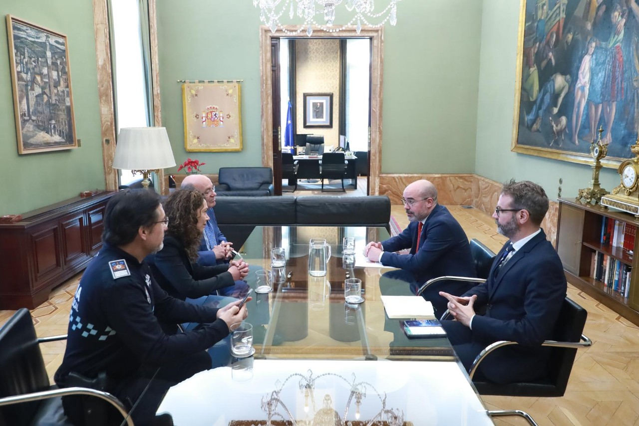 Francisco Martín recibe ao alcalde dEl Escorial e acordan traballar conxuntamente para que o municipio regrese ao Sistema VioGén