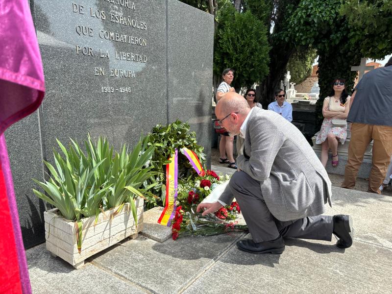O delegado do Goberno asiste ao tradicional acto de homenaxe aos exiliados españois en Fuencarral