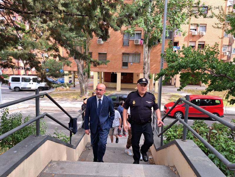 O delegado do Goberno visita un dos puntos de ‘urxencia social’ da cidade de Madrid