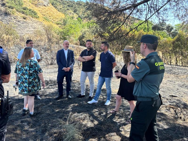 O delegado do Goberno visita a zona incendiada no municipio de Santo Martín da Veiga