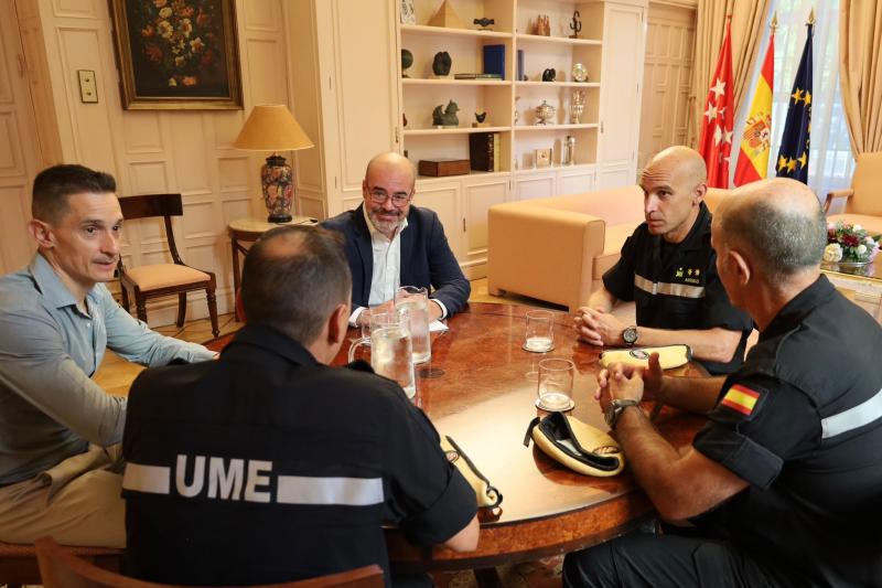 O delegado do Goberno recibe a Alfonso Arribas Lucas, novo xefe do Primeiro Batallón de Intervención da Unidade Militar de Emerxencias