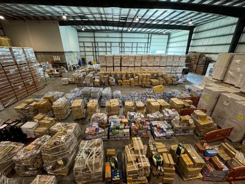 A Delegación do Goberno habilita cinco naves para almacenar o gran volume de axuda recollida polos concellos en coordinación coa Federación de Municipios Madrileños