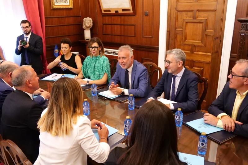 Anxo Víctor Torres visita Melilla para supervisar o Plan de Desenvolvemento e coñecer as necesidades e obxectivos da cidade autónoma