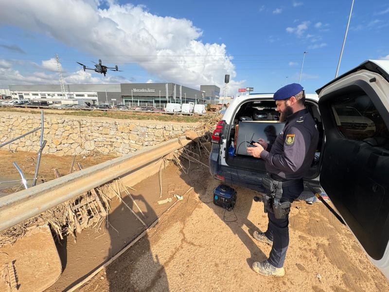 Máis de 300 efectivos das Forzas Armadas, Policía Nacional e Garda Civil da Rexión de Murcia están despregados na Comunidade Valenciana e Letur en tarefas de procura, recuperación e asistencia á poboación