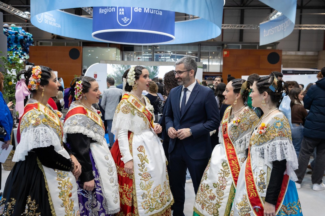 Lucas, con algúns participantes na Feira