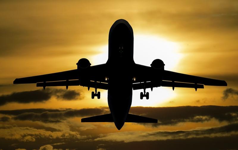 Transportes constata a recuperación  do tráfico no Aeroporto de Pamplona