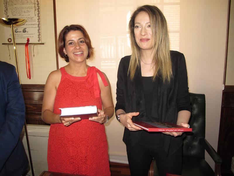 A comisionada coa alcaldesa de Teruel, Emma Buj