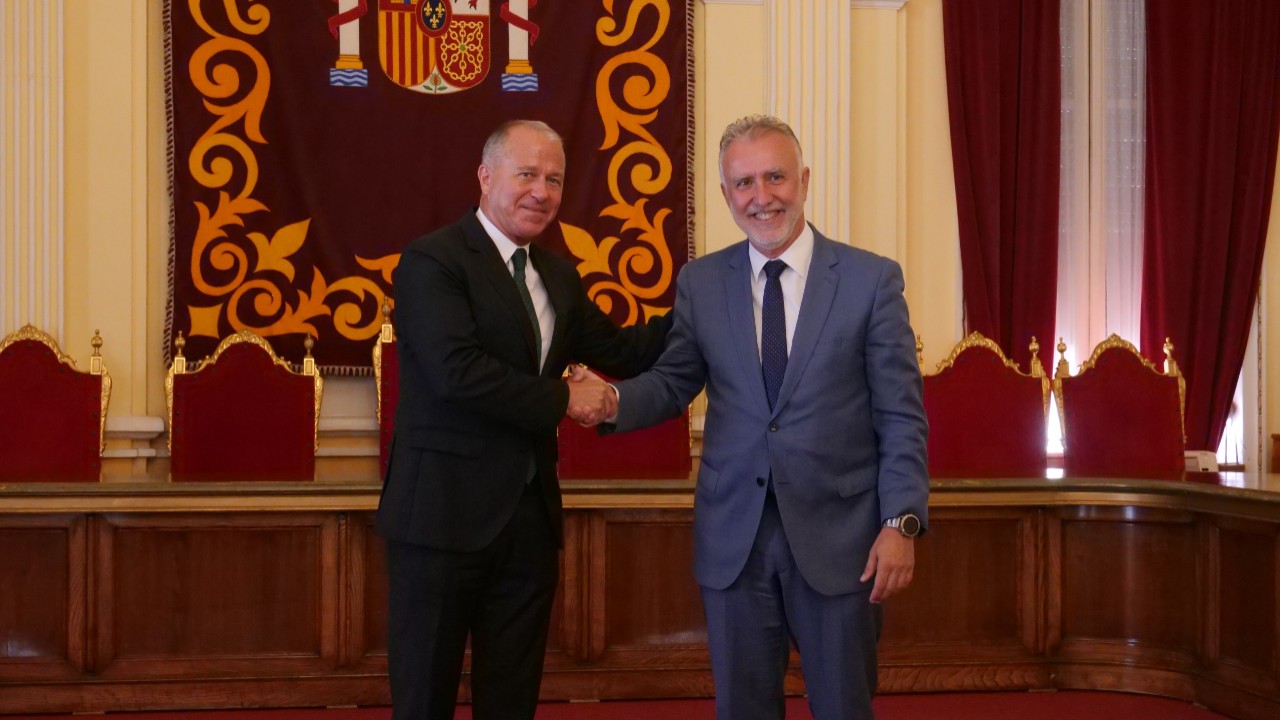 Anxo Víctor Torres visita Melilla