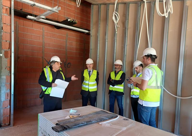 El delegado del Gobierno visita las obras  de la nueva base de la BRIF de Daroca