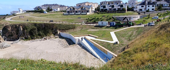 El MITECO finaliza las obras de mejora de los accesos a la playa de El Murallón, en Tapia 