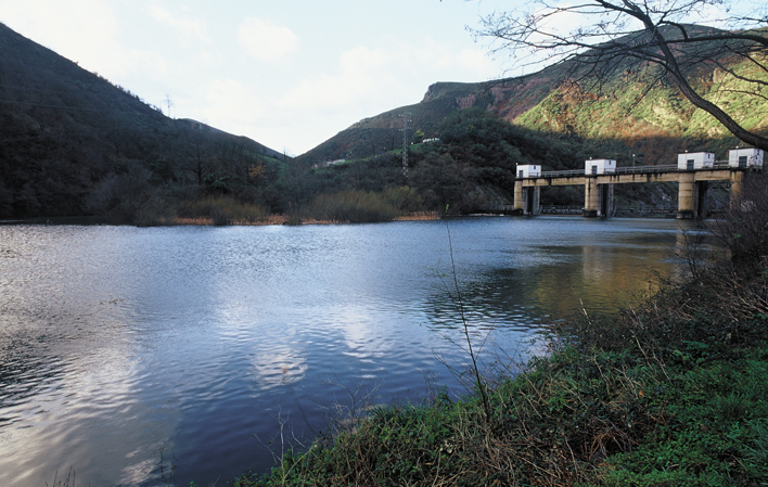 El MITECO asigna más de 7,1   millones de euros ayudas a la repotenciación eólica e hidroeléctrica en Asturias 