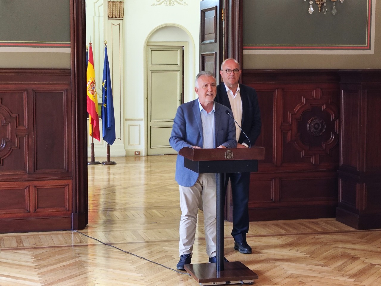 El ministro Ángel Víctor Torres y el delegado del Gobierno Anselmo Pestana