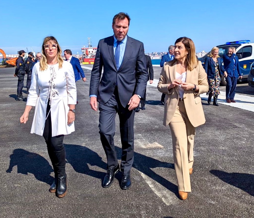 Óscar Puente destaca que el muelle de Raos 9 afianza al puerto de Santander como polo logístico para el transporte de vehículos