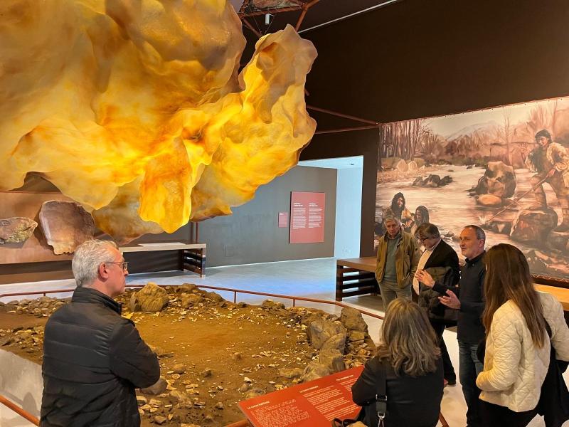 El Comité de seguimiento FEDER de Cantabria visita el Centro de Arte Rupestre de Puente Viesgo, financiado con fondos europeos