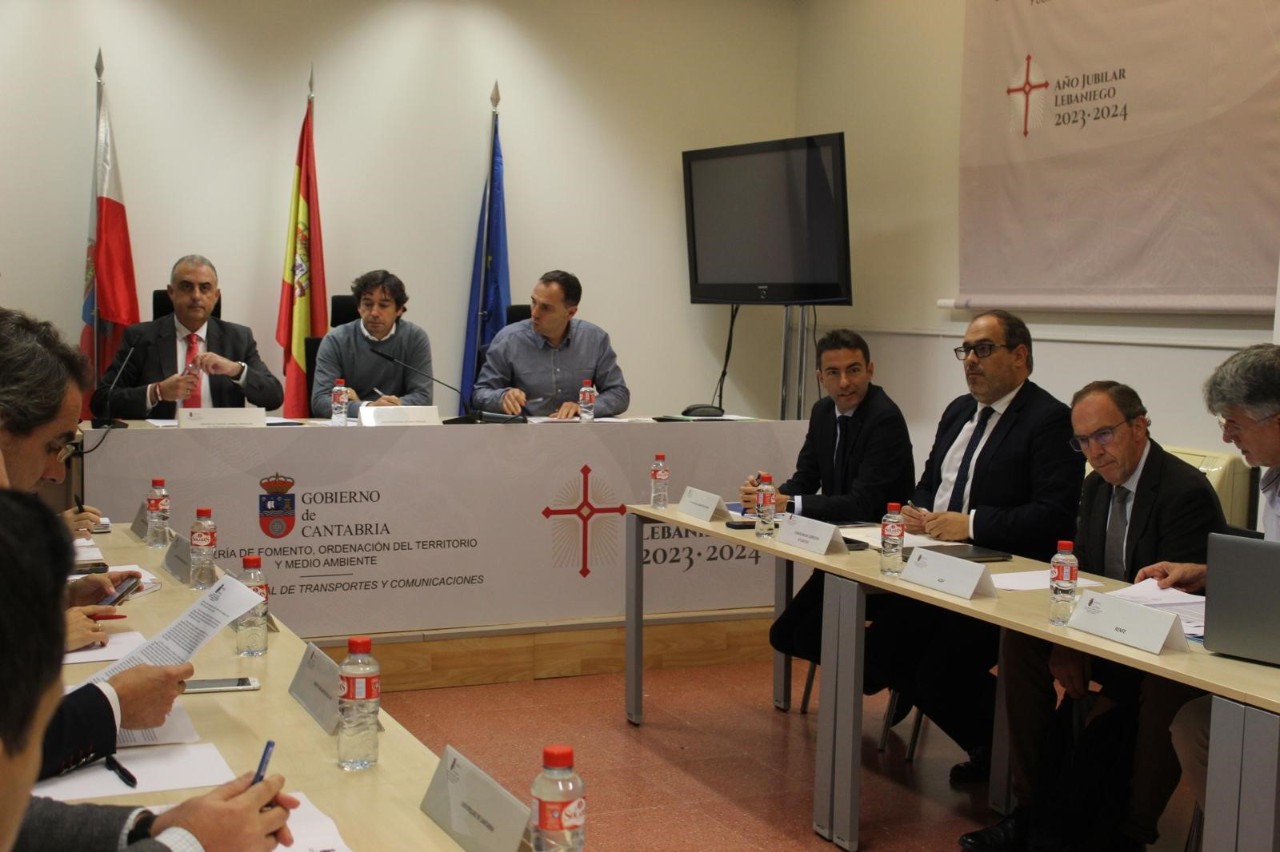 Un momento de la reunión de la Mesa del Ferrocarríl